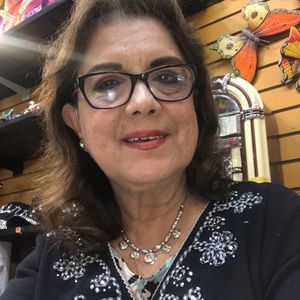 Meet your Posher, Adela